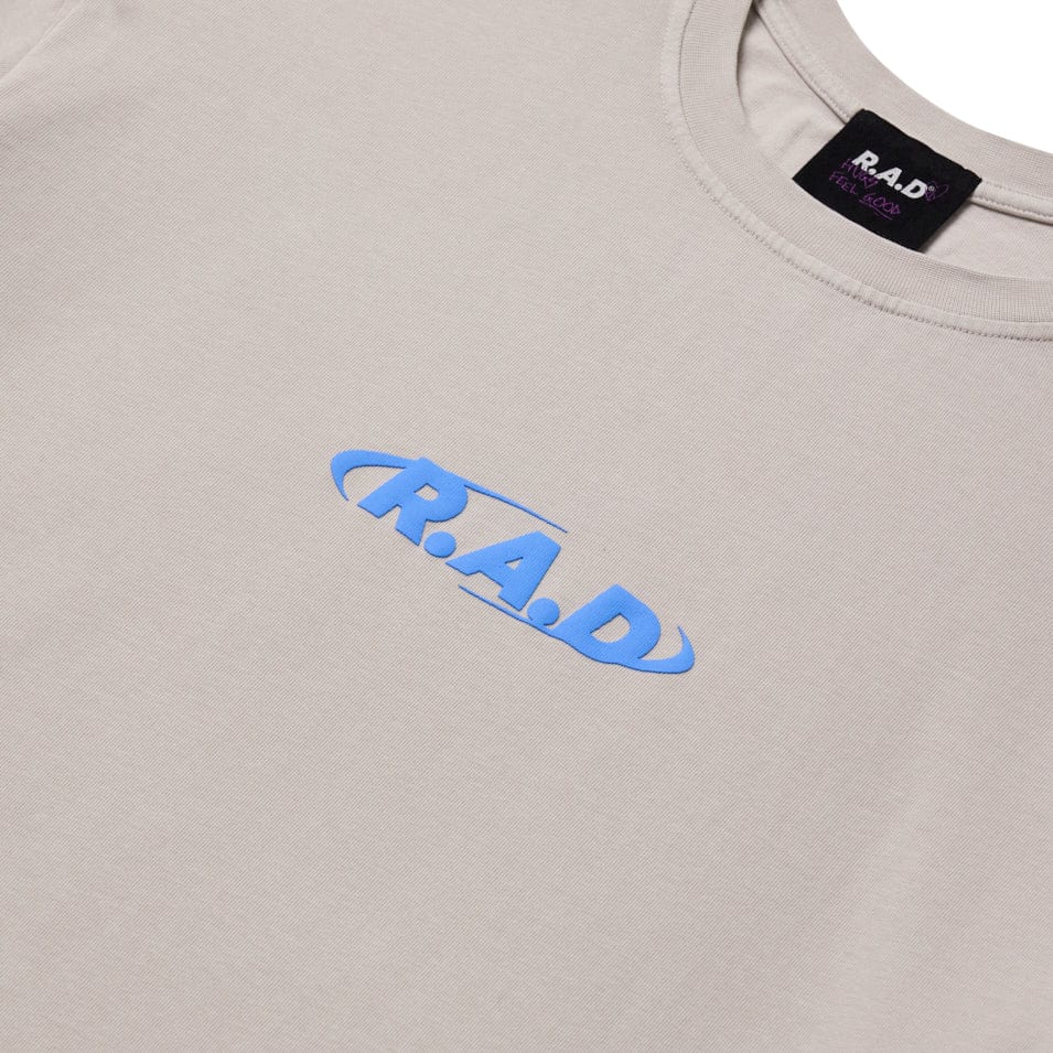 Light gray t-shirt.