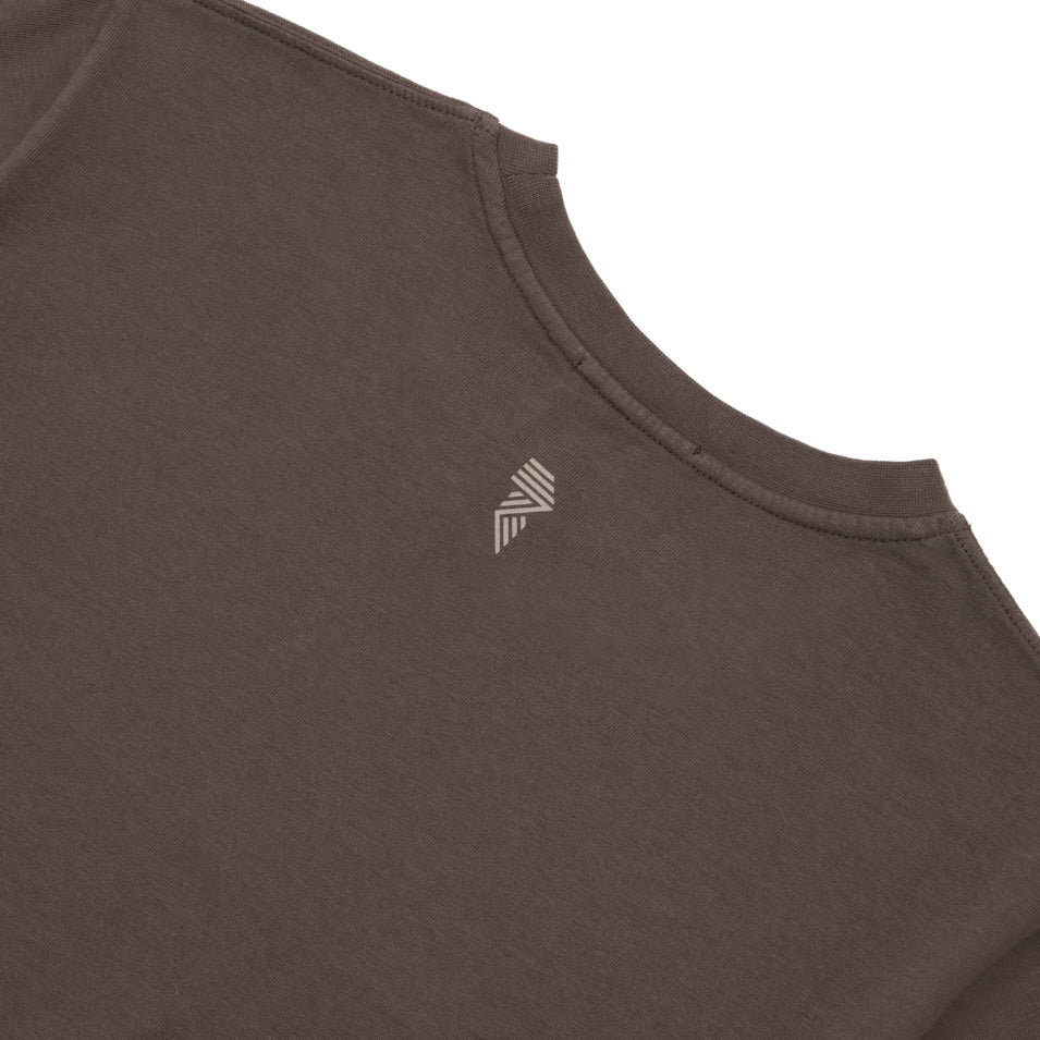 Brown crewneck t-shirt.