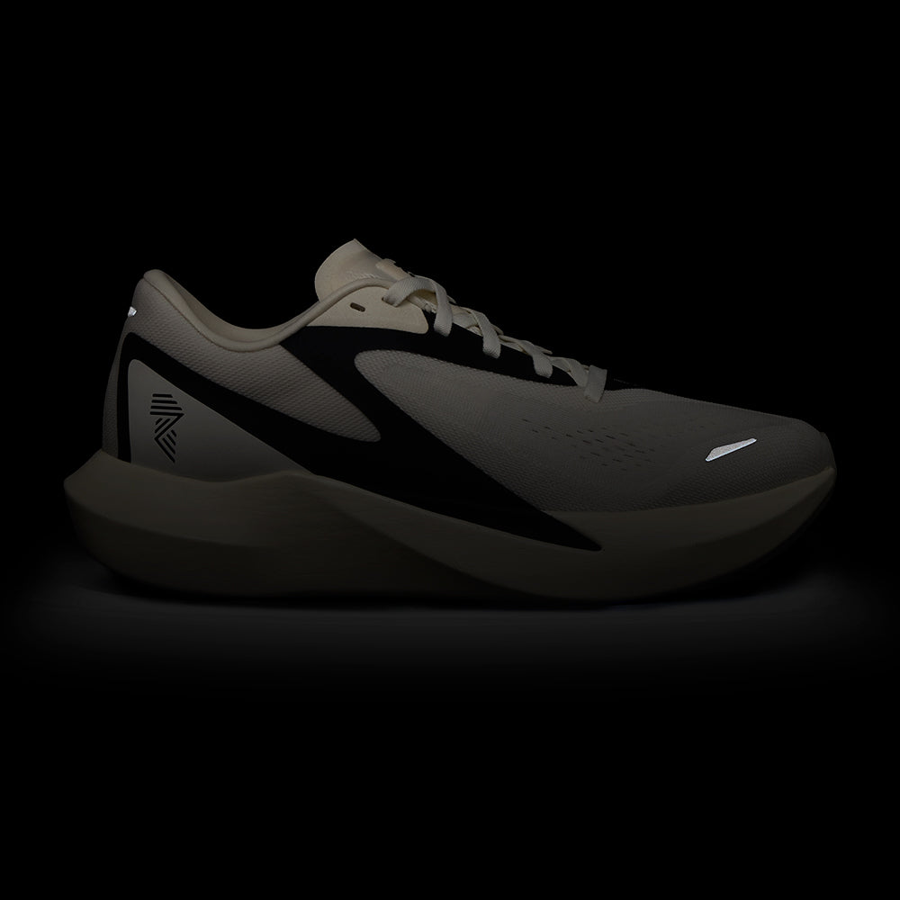R.A.D® SYNTH OFF WHITE at R.A.D® - Performance Footwear . 0226-SYNTOB_07_RAD_RAD_WHITE_SYNTH_GLOW