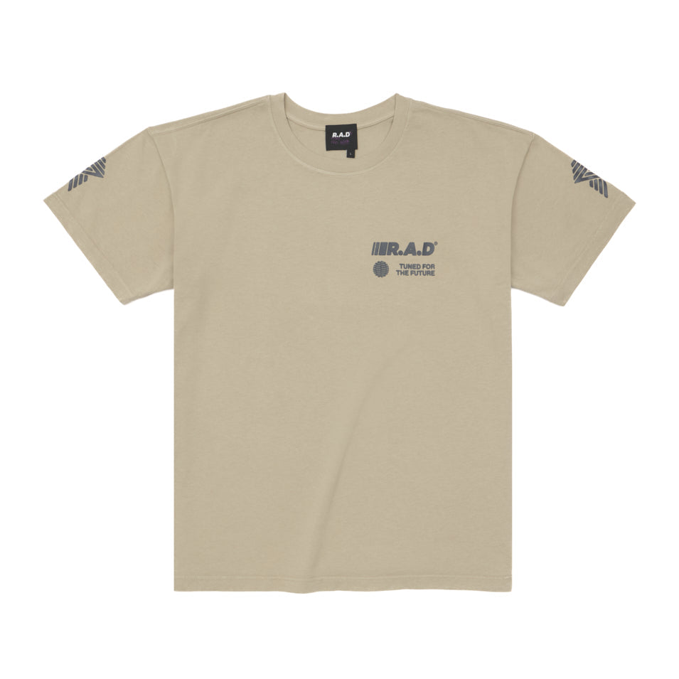 Khaki short-sleeve t-shirt.