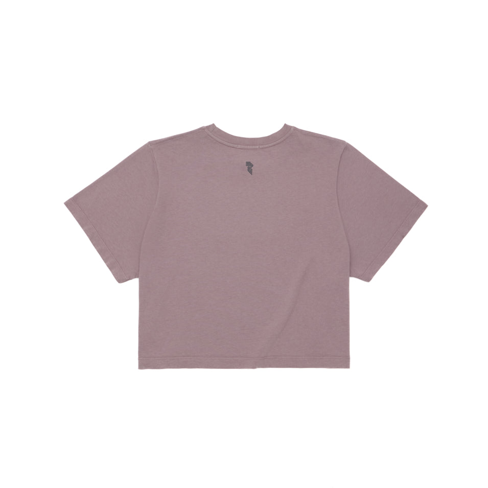 Mauve cropped t-shirt.