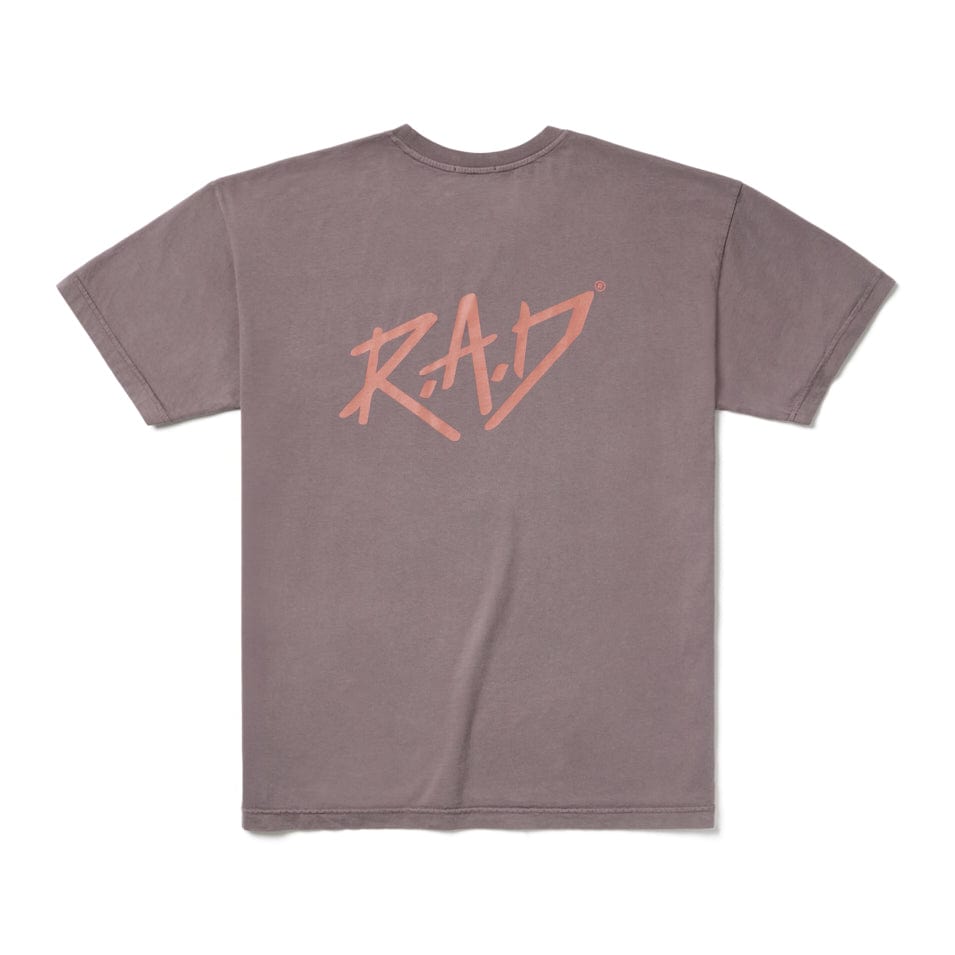 Mauve t-shirt with ’RAD’ graphic.